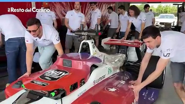 L'intelligenza artificiale guida una monoposto: una soluzione italiana per sviluppare la tecnologia per la guida autonoma