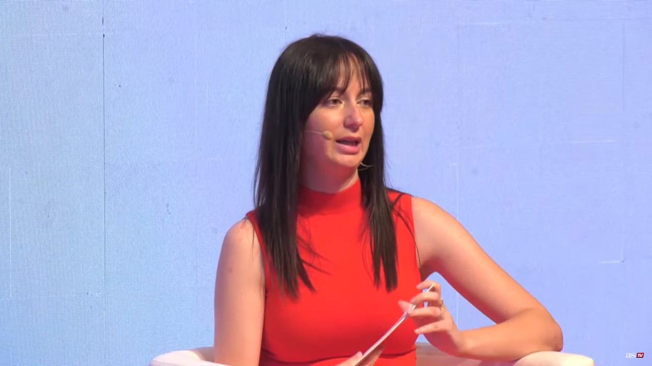 LAIA SANZ, 'MUJERES ENTRE HOMBRES: LA AVENTURA DEL DAKAR', EN EL II CONGRESO DE AS DEPORTE EN POSITIVO