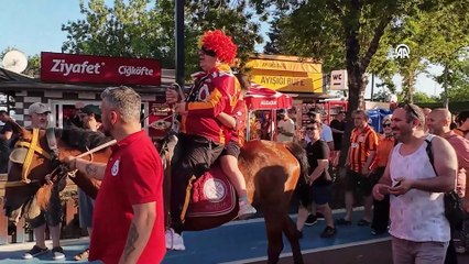 Tekirdağ'da Taraftar Çeşmesi, şampiyon Galatasaray'ın renklerine boyandı