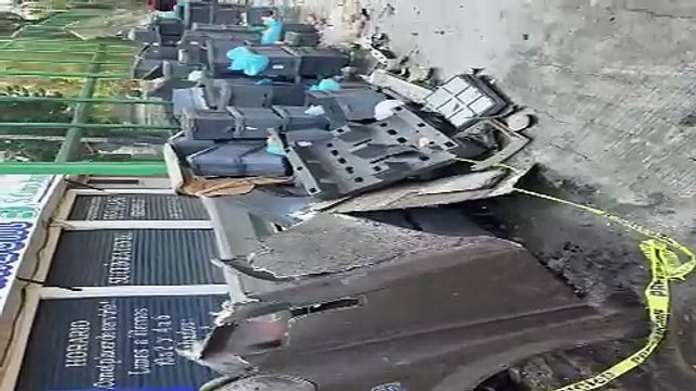 Camión cargado con varias toneladas de pollo volcó en Circuito Interior