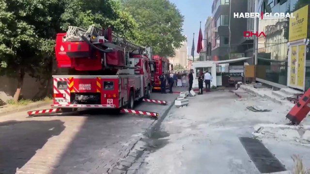 Yenibosna'da 4 katlı iş merkezinin çatısında yangın