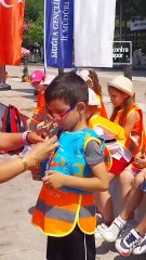 Muğla'da anaokulu öğrencileri kürek çekti