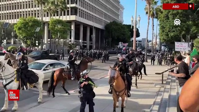 Los Angeles'ta ICE karşıtı gösterilere atlı polis ekipleriyle müdahale