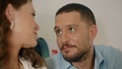 1. Lost In Love ❤️ Perdidos En El Amor. Capítulo 1 Audio ESPAÑOL HD. (Sakla Beni). Con Uraz Kaygılaroğlu, Cemre Baysel, Asude Kalebek, Baran Bölükbasi