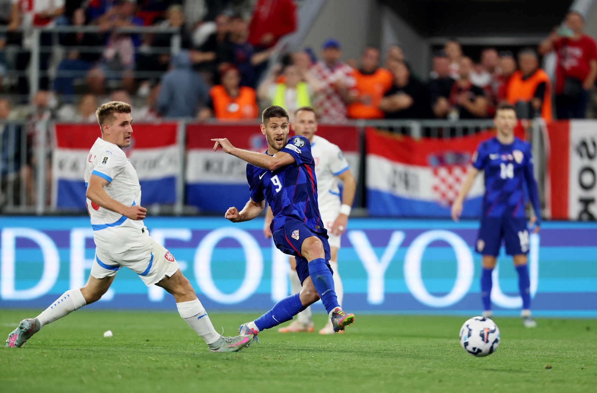 EN HL WCQ CRO CZE 090625