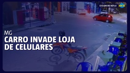 Carro invade loja de celulares na cidade mineira de Resplendor