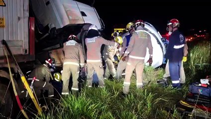 Caminhão e Kwid se envolvem em grave acidente na BR-163, em Cascavel