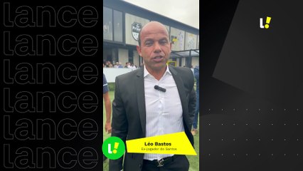 Léo Bastos celebra inauguração do CT da base do Santos