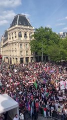 “LIBÉREZ la Flotille pour Gaza !” scandent les manifestants rassemblés place de la République à Paris.