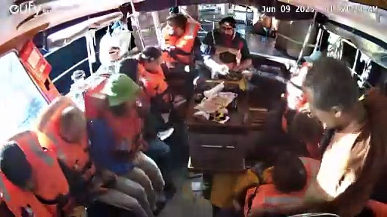 Activistas del barco con destino a Gaza llegan a aeropuerto israelí para ser deportados