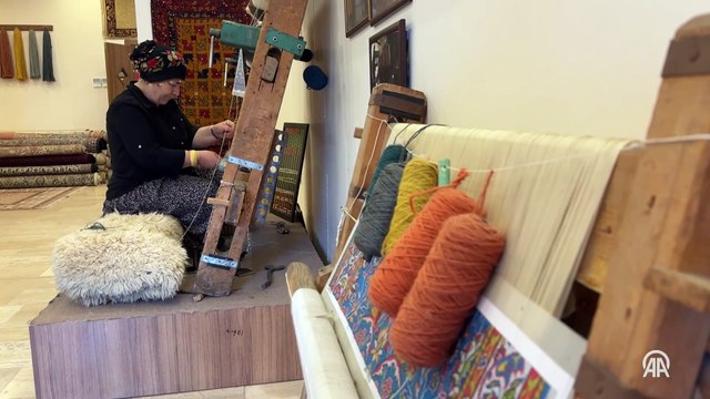 Nevşehir'de dokuma ustası kadın 50 yıldır ilmek atarak sanatını sürdürüyor