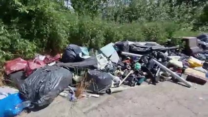 Viaggio in via del Poderaccio a Firenze: la strada diventata una discarica