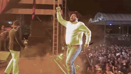 Brezilyalı şarkıcının yüzü sahne sırasında alevler tarafından yaralandı, video viral oldu