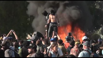 Bruciate auto di Waymo durante protesta sull'immigrazione a L.A.