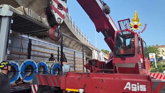 TRIESTE - SPOSTAMENTO CARICO SU AUTOARTICOLATO (09.06.25)