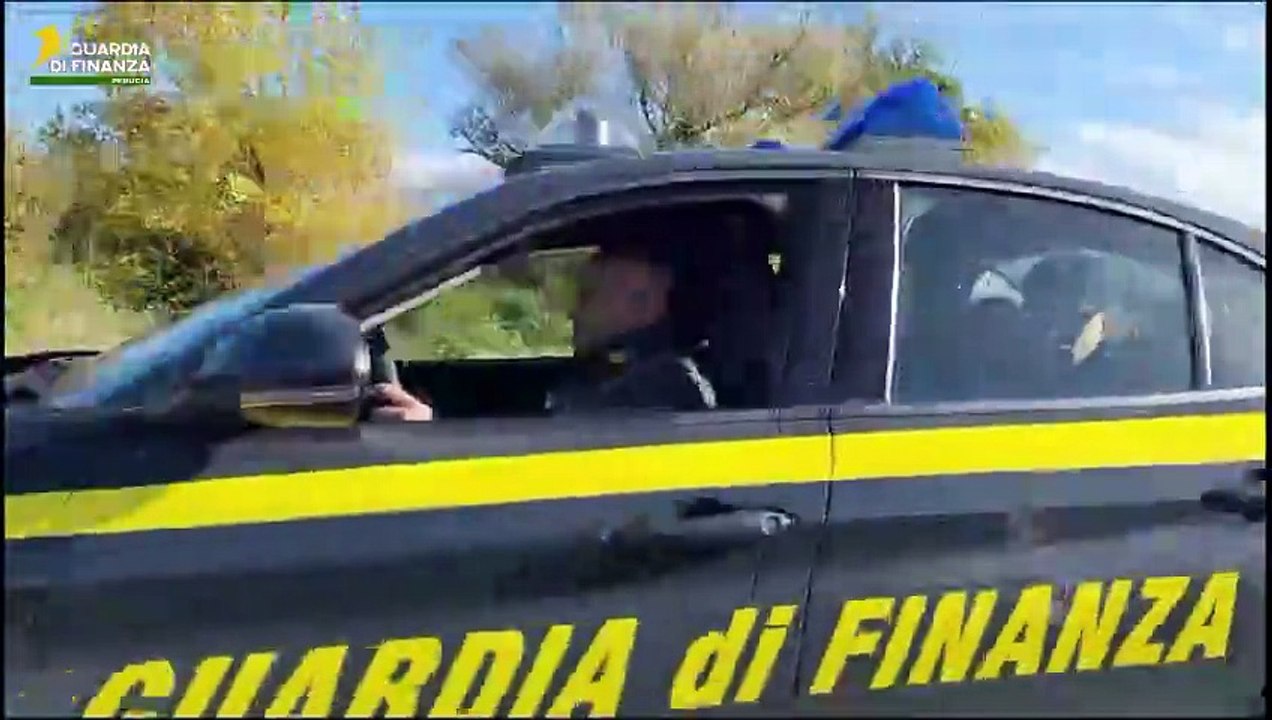 GdiF PERUGIA: MAXI SEQUESTRO DI SOSTANZE STUPEFACENTI. SEQUESTRATI CIRCA 25 KG DI COCAINA DAL VALORE DI 2 MILIONI E MEZZO DI EURO, UNA PISTOLA RUBATA E 56 MILA EURO IN CONTANTI. ARRESTATO UN RESPONSABILE. (10.06.25)