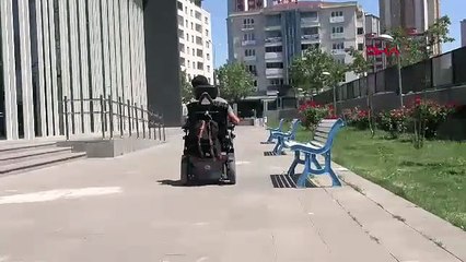 Yıllarca evden çıkmamamıştı... Engellerini aşıp milli takıma girip kürsüye çıktı!