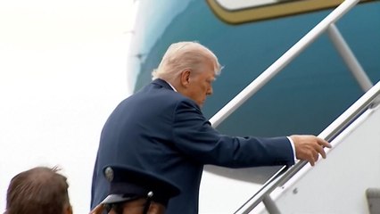 바이든 조롱하더니...트럼프 전용기 오르다 '휘청' / YTN