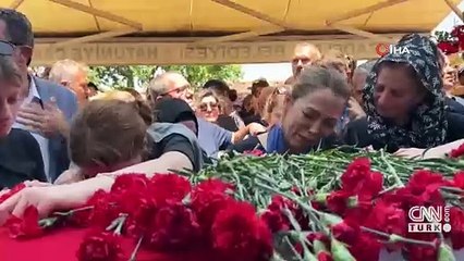 SON DAKİKA... Ferdi Zeyrek'e veda! Eşinden duygusal konuşma: "Onun kalbi hep bizimle" Özel gözyaşlarını tutamadı...