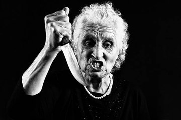 Cette vieille dame fait FLIPPER 😭