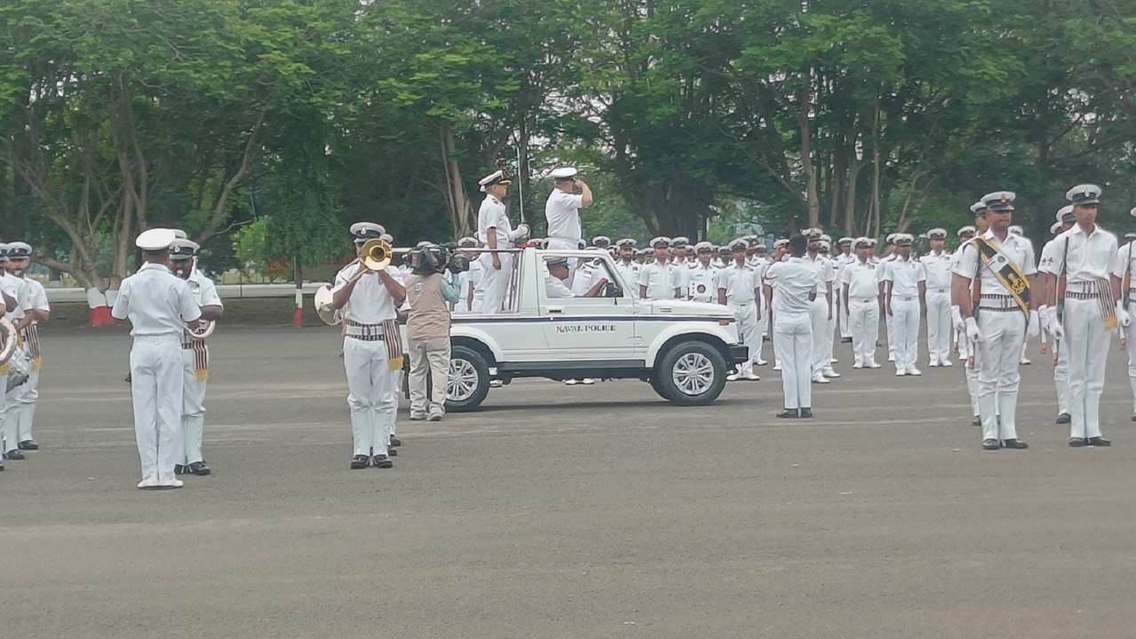 हेलिकॉप्टर ट्रेनिंग स्कूल से प्रशिक्षण प्राप्त...