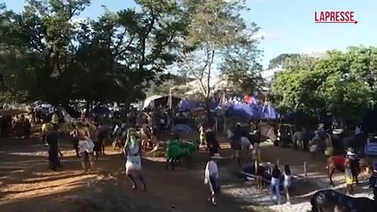 Brasile, cavalieri in campo per la Festa del Divino Spirito Santo