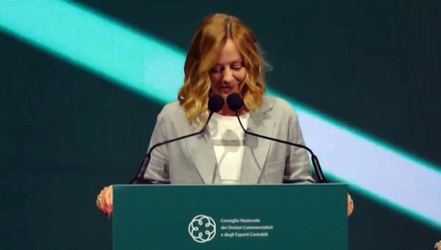 Stati generali dei Commercialisti, la standing ovation per Giorgia Meloni: Mi imbarazzate