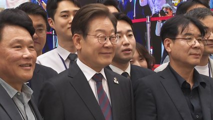 이 대통령, 구내식당 식사 뒤 기자들과 '깜짝 차담회' / YTN