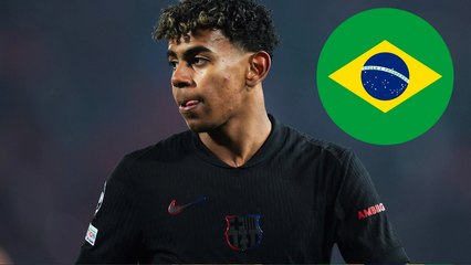 Lamine Yamal se va del campo en premiación de CR7