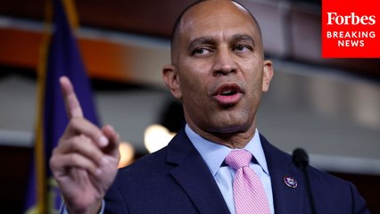 Hakeem Jeffries Calls For Bipartisan Immigration Reform Amidst ICE Actions By 'Masked Agents'