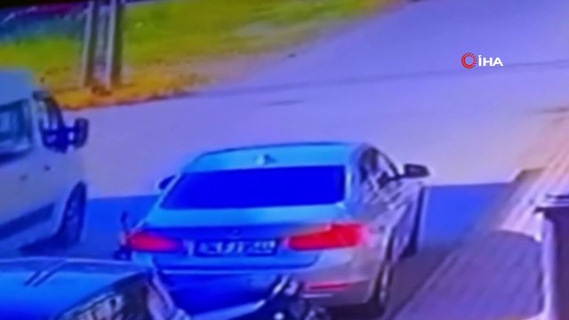 İnegöl'de servis minibüsüyle çarpışan motosikletli yaralandı