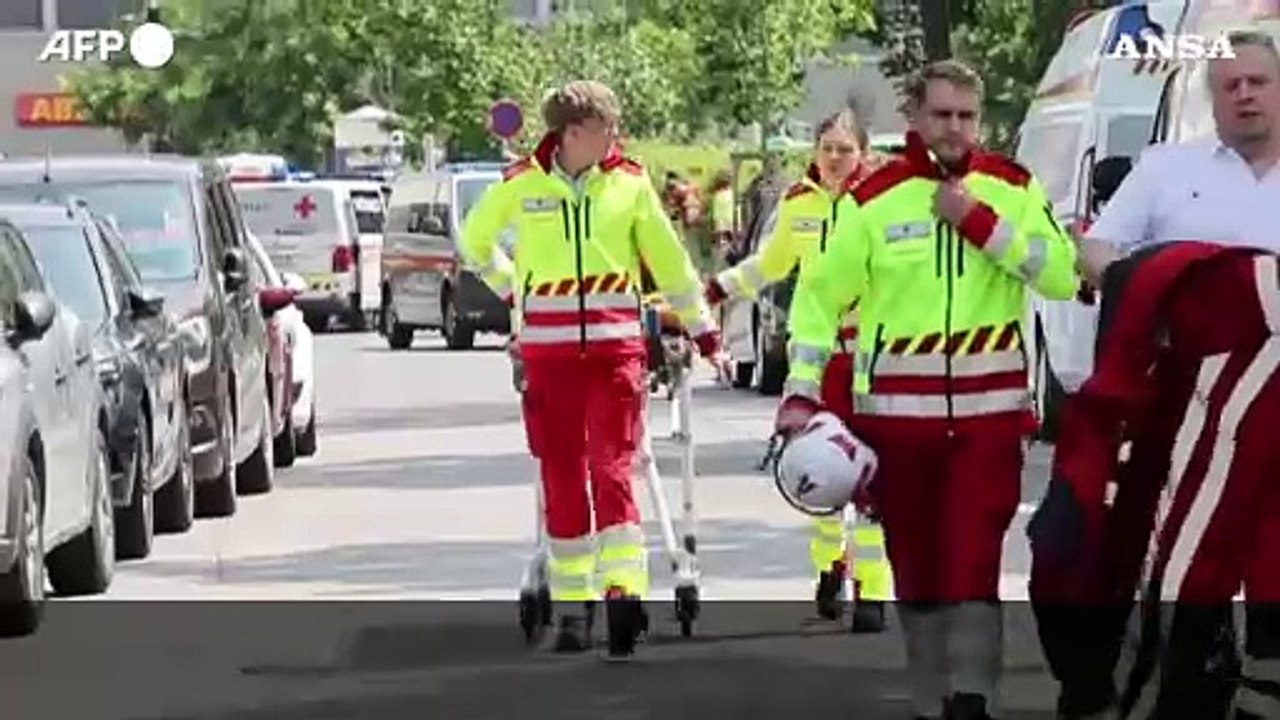 Austria, ambulanze e polizia sul luogo della sparatoria a Graz