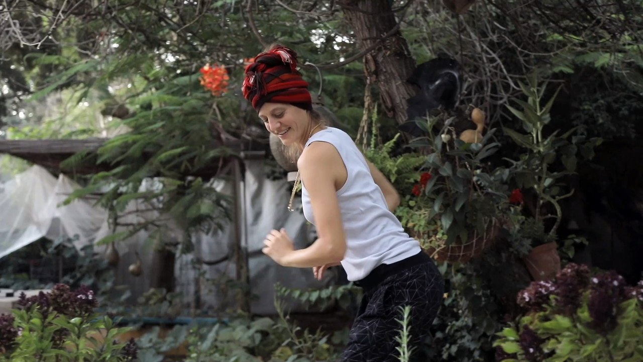 Two 2021 Trailer hebräisch mit deutschen UT