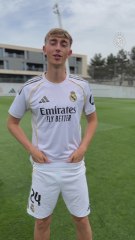 Huijsen hace su celebración por primera vez como jugador del Real Madrid