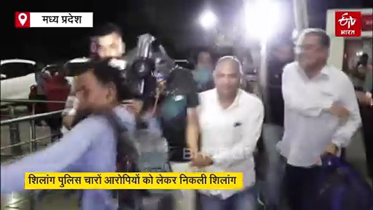 शिलांग की फ्लाइट लेने एयरपोर्ट पहुंचे सोनम के र...