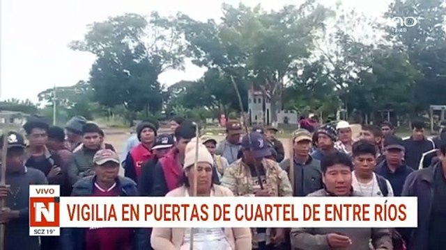 Cocaleros instalan vigilia frente a cuartel militar en el Trópico de Cochabamba