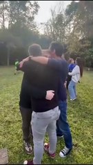 Emiliano Pinsón emotiva despedida de sus amigos antes de viajar a España por el tratamiento de Parkinson