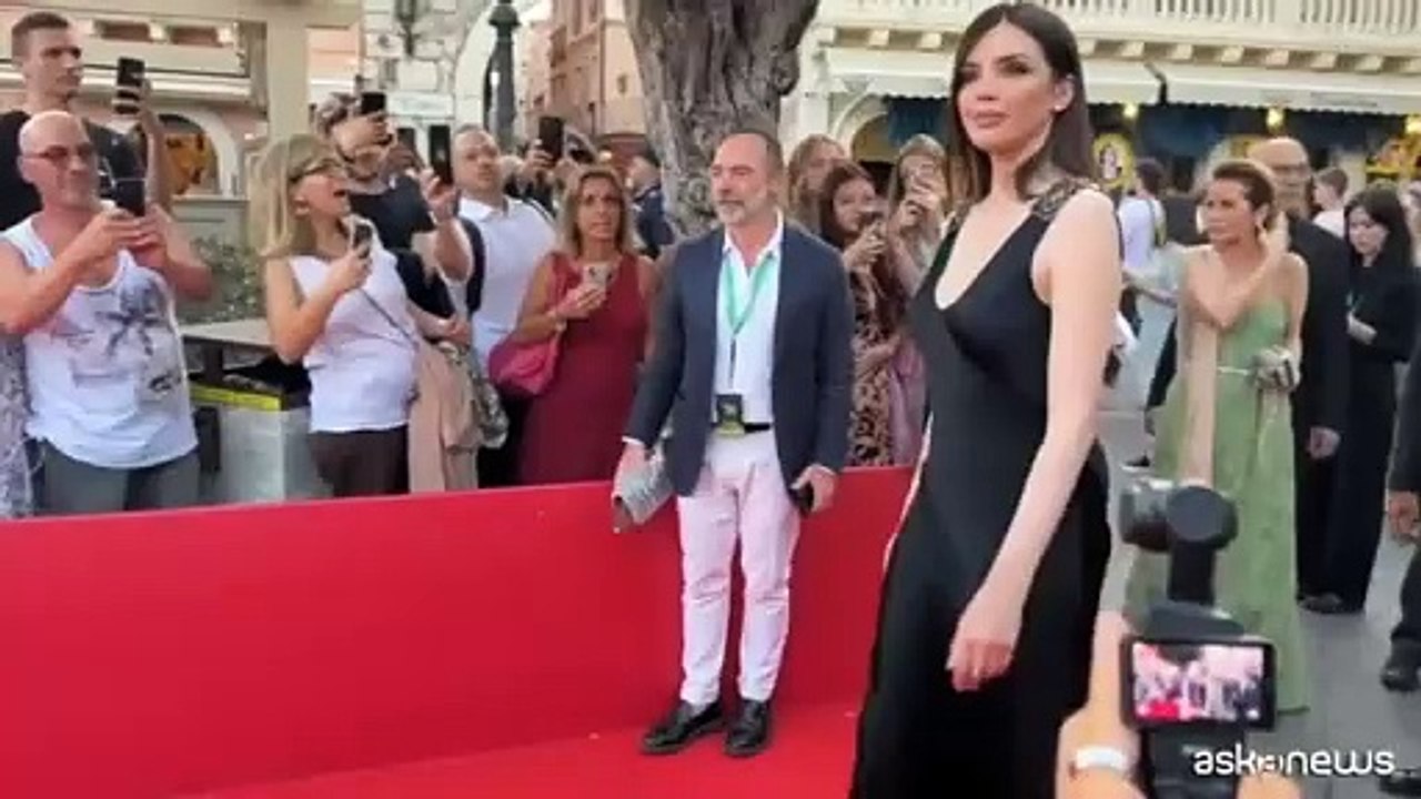 Ilenia Pastorelli giurata a Taormina: "Donne insieme siamo più forti"