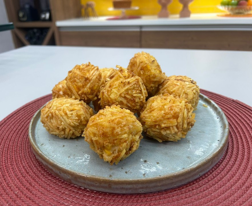 Bolinho de milho crocante
