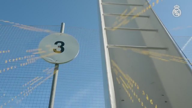 XABI ALONSO se VISTE de JUGADOR en el SEGUNDO ENTRENAMIENTO con el REAL MADRID