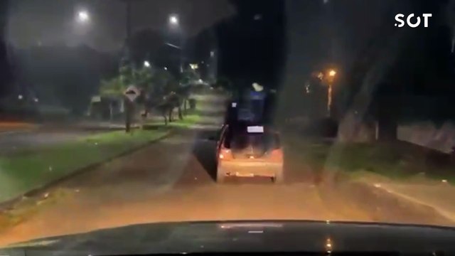 Polícia apreende carro com cigarros e pneus contrabandeados em Foz do Iguaçu