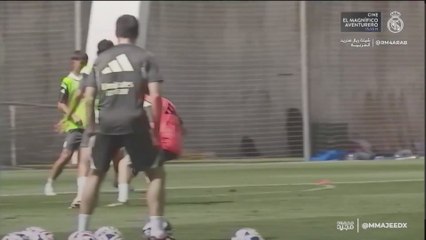 XABI ALONSO se VISTE de JUGADOR en el SEGUNDO ENTRENAMIENTO con el REAL MADRID