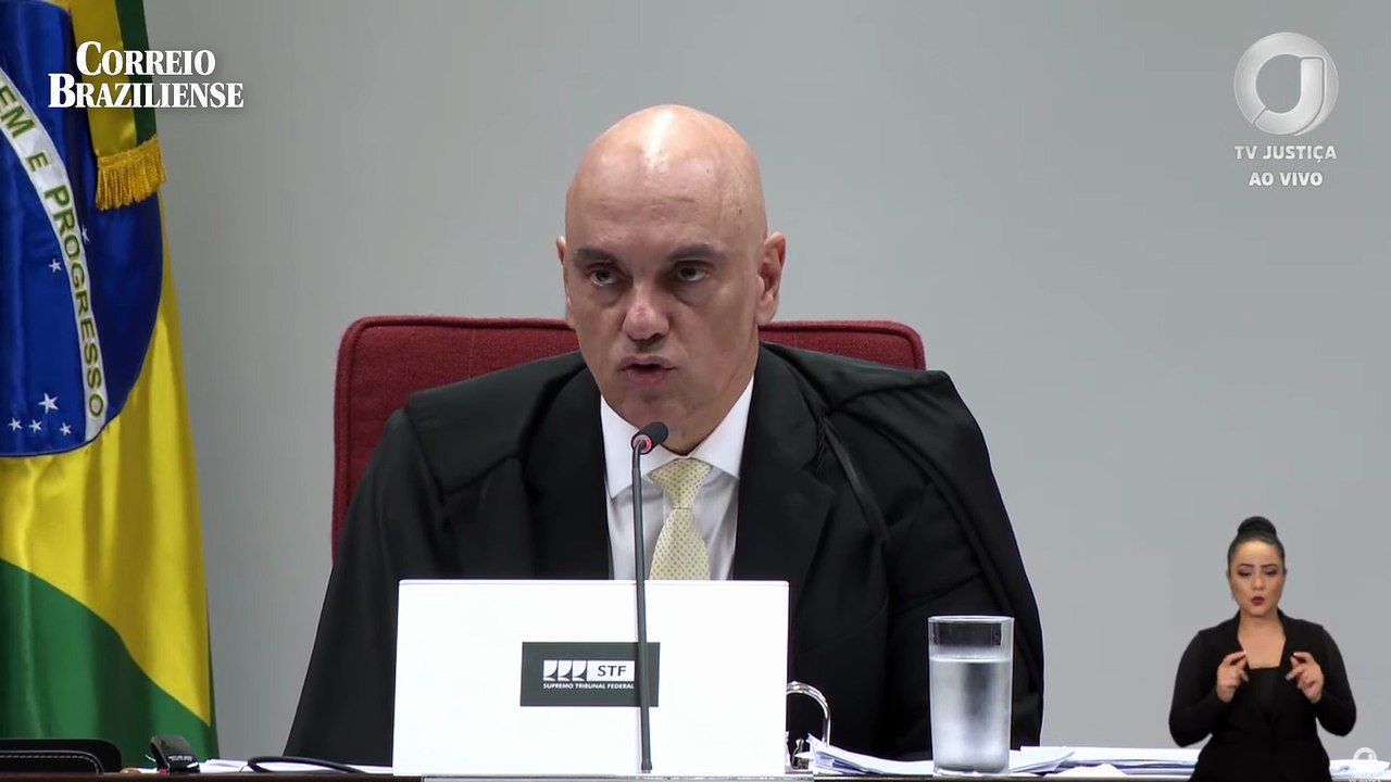 Bolsonaro admite que discutiu "alternativas" com aliados após ataque às urnas