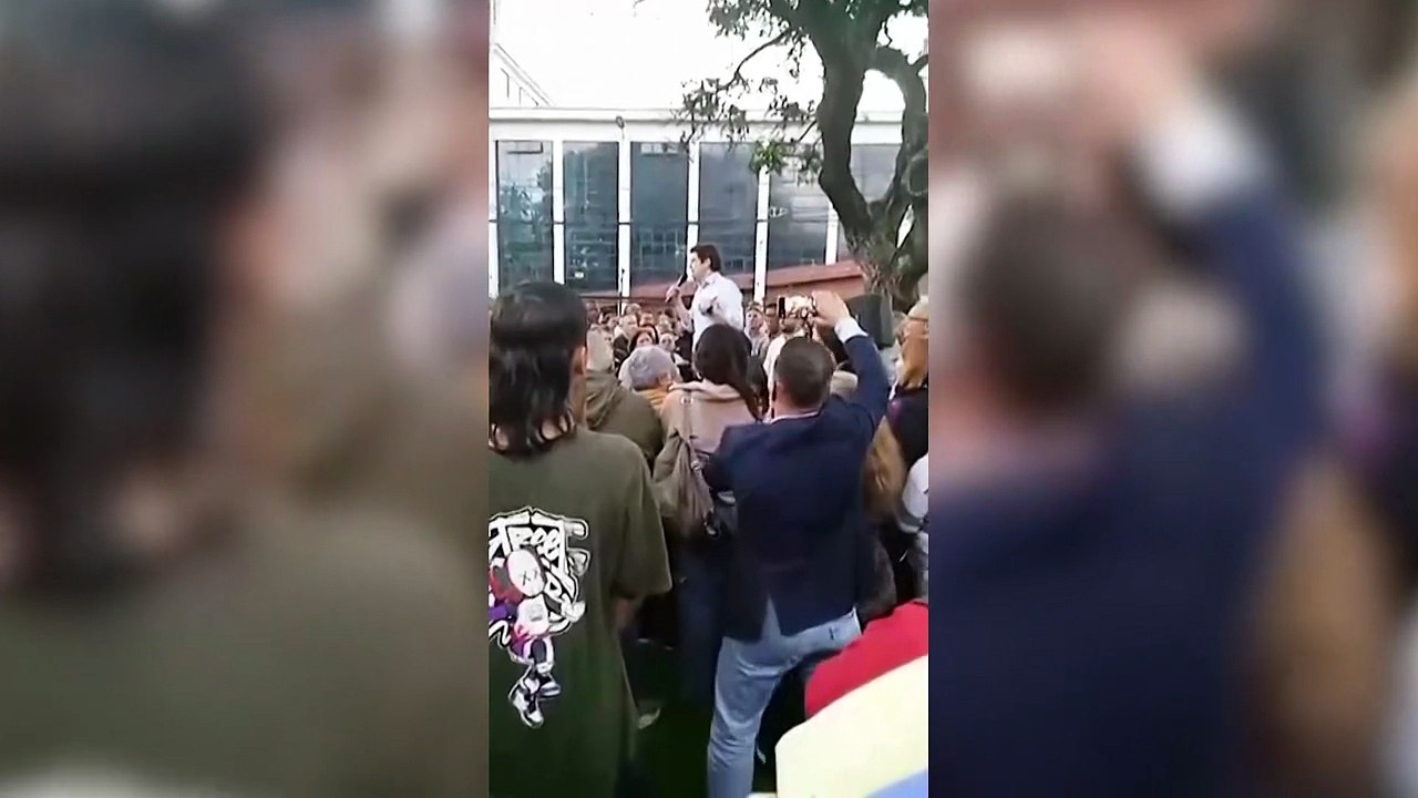 Adolescente suspeito de balear presidenciável na Colômbia se diz inocente