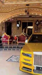 Lahore main Gold kee bani Rolls Royce check karain