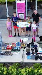 Hombre caminó 122 km con una heladera en la espalda de su esposa fallecida