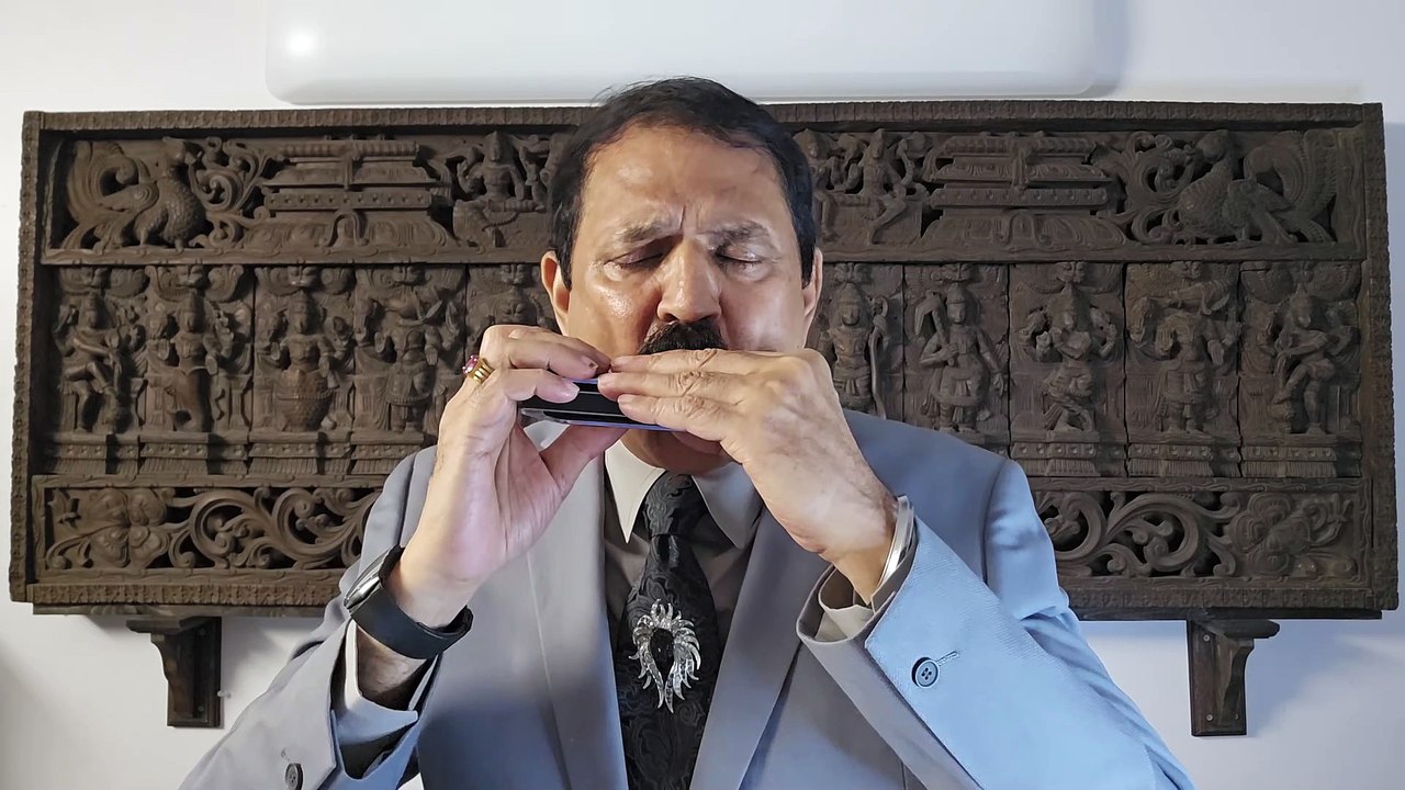 Hey neele gagan ke taale - Film Hamraaz 1967 on Harmonica Live Performance by Mukund Kamdar