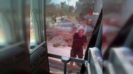 Trafik teröristleri bu sefer de turist otobüsüne saldırdı