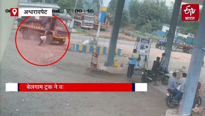 ट्रक ने देखते-देखते बाइक को मारी टक्कर, बाल-बाल बचा सवार, वीडियो देख कांप उठेगी रूह