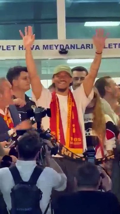 Leroy Sane'den Havaalanında İlk Sözler: "Galatasaray Adına Oynayacağım için Çok Heyecanlıyım"